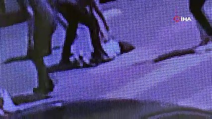 Anne ve 4 yaşındaki çocuğu metrelerce savruldu