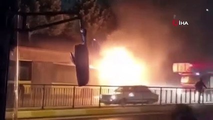 Küçükçekmece'de alev alev yanan İETT otobüsü kamerada