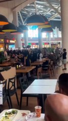 Araplarla çalışanlar AVM'de birbirine girdi