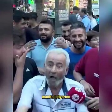 Erdoğan siyasi hayatı boyunca böyle bir istek duymamıştır. Yaşlı adamın isteği dakikalarca alkışlandı