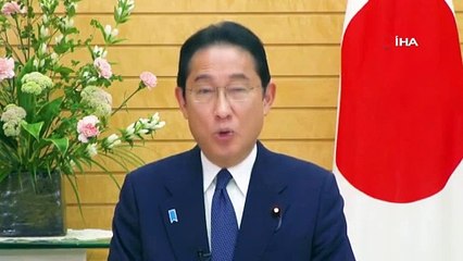 Başbakan radyasyonlu su boşaltılan denizden çıkan balığı yedi. Akıllara Bakan Cahit Aral geldi