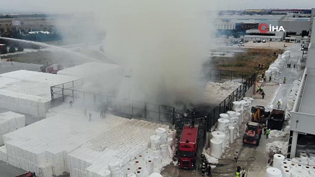 Kağıt fabrikası yandı