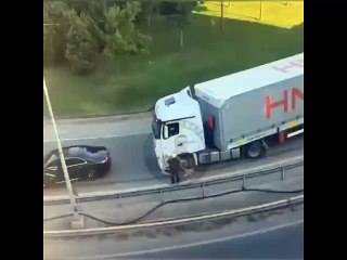 Trafikte tartıştığı TIR'cı kadın çıkınca işler değişti