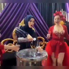 Cemal Enginyurt Halil Konakçı'ya şampanya patlatan türbanlıları gösterdi