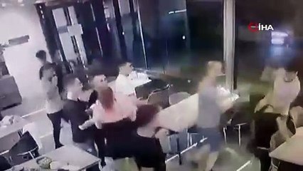 Çorbacı savaş alanına döndü. Kadına bile yumruk attılar