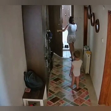 Ev sahibi, yüksek kira artışını reddeden ailenin evini bastı. Küçük çocuk hıçkırıklara boğuldu