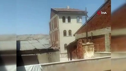 Elazığ'da hasarlı bina tek dokunuşla yıkıldı
