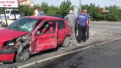 Minibüs ve otomobil birbirine girdi