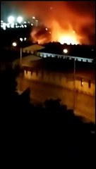 Veliefendi Hipodromu’nun yakınında park halinde bulunan çok sayıda araç yandı