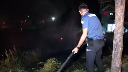 Arazide başlayan yangın evlere sıçramadan söndürüldü