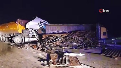 Tır, önünde seyreden hurda yüklü kamyona çarptı