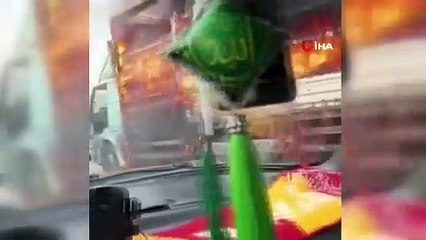 Kamyonet yandı dumanı gökyüzünü kapladı