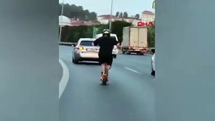Ümraniye'de skuter ile tehlikeli yolculuk