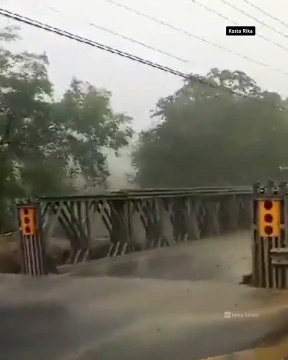 Aynı anda hem selden hem de yıldırımdan kurtuldu. Kurtuluşun böylesi görülmedi