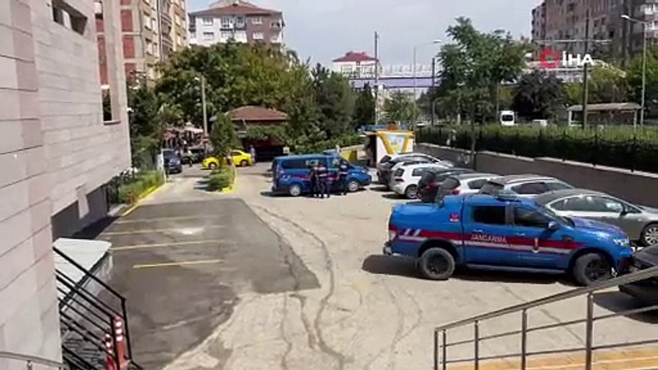 Suriyeliler ve Iraklılar küçükbaş hayvanları silah zoruyla aldı. Evlerinden uyuşturucu ve silah çıktı