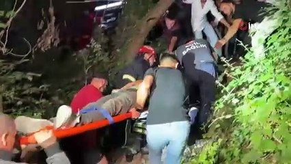 Dere yatağına uçan kamyonda sıkışıp kaldılar