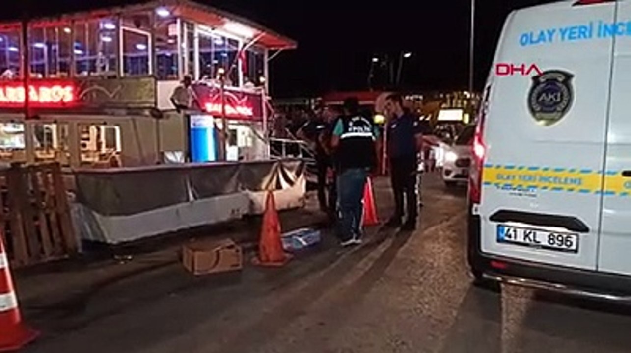 Sahilde elinde çiçekle yürüyen kadına silahlı saldırı