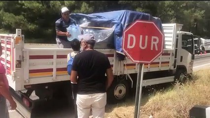 Limak'ın araçları alındı vatandaşın suları içeri alınmadı. Siz Limak'ın mı halkın mı jandarmasısınız?