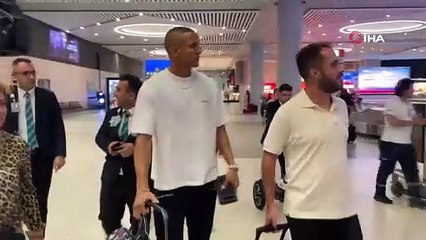 Fenerbahçe’nin anlaşmaya vardığı Rodrigo Becao, İstanbul’da