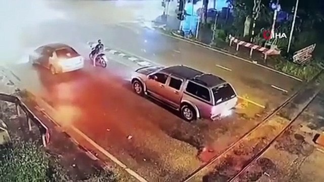 Tayland'da polis noktasına bombalı saldırı