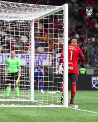 Dünya büyücü kaleciyi konuşuyor. Büyü yaptı penaltıyı kurtardı