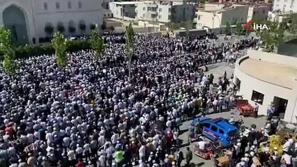 Menzil grubunun liderini son yolculuğuna 250 bin kişi uğurladı