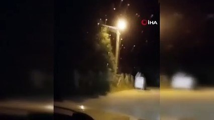 Tải video: Uludağ'da ayı otomobilin önüne atladı