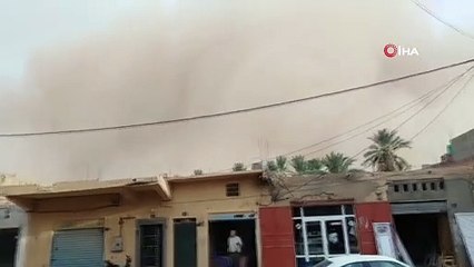 Cezayir’i kum fırtınası vurdu