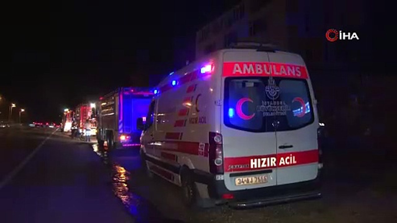 Islak mendil üretimi yapılan binada yangın çıktı