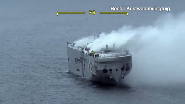 Elektrikli araçlar yüklü gemi Hollanda açıklarında yanıyor