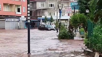 Kastamonu'da sel: Dere taştı evleri su bastı
