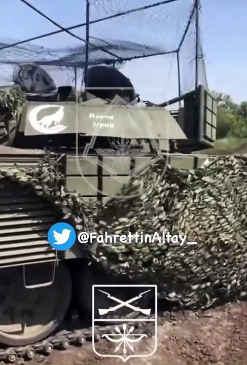 Ukrayna tankında ülkücü hilali ve bozkurt işare...