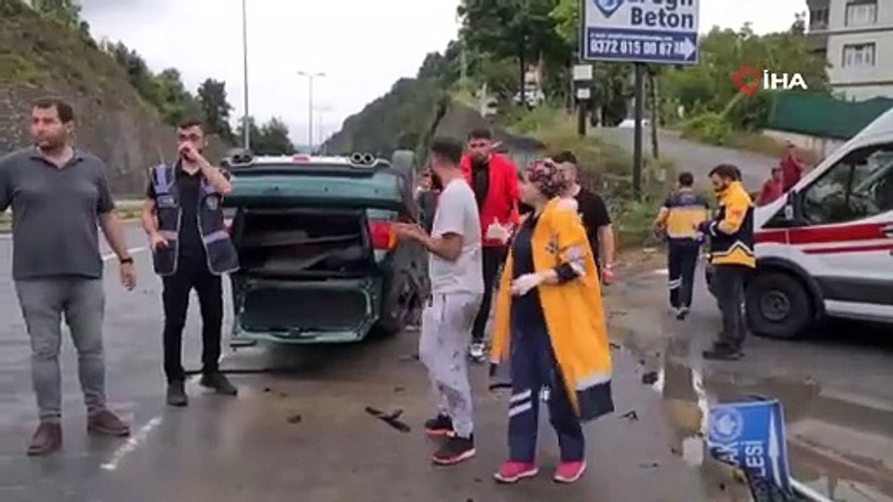 Cep telefonuna baktı düz yolda takla attı