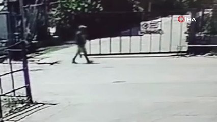 Motosiklet hırsızlığı güvenlik kamerasında