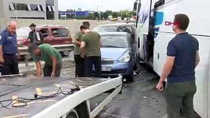 İstanbul’da büyük kaza. Otobüs karşı şeride geçti