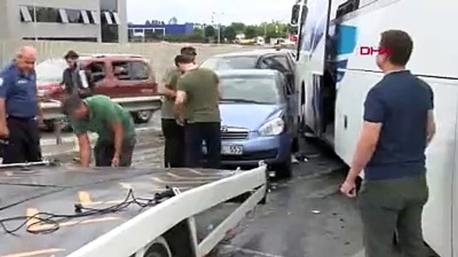 İstanbul’da büyük kaza. Otobüs karşı şeride geçti