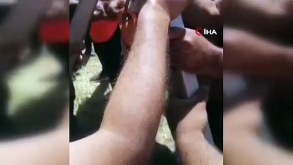 Afacan Ömer gezerken sondaj kuyusuna düştü