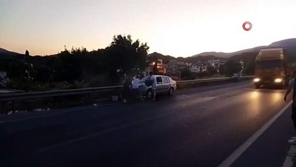 Küle dönecekti! Yanmaya başlayan aracı vatandaşlar son anda kurtardı