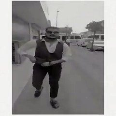 Silahlı sığınmacı İstanbul sokaklarında gövde gösterisi yaptı. Bu memlekette polis yok mu