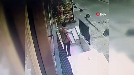 Çaldıklarını taşımakta zorlanan hırsıza esnaf yardım etti