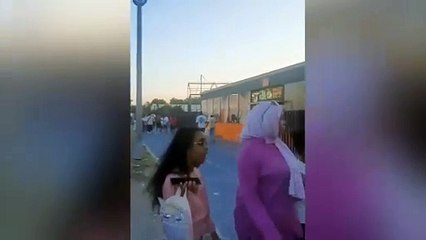 İstanbul sahili mesken tutan sığınmacılar Türk polisini gizlice videoya çekip paylaştı