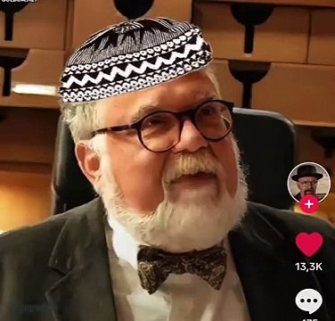 Celal Şengör’e yapay zekayla bu sefer de ihlas suresini okuttular. Geçtiğimiz günlerde ilahi söyletmişlerdi