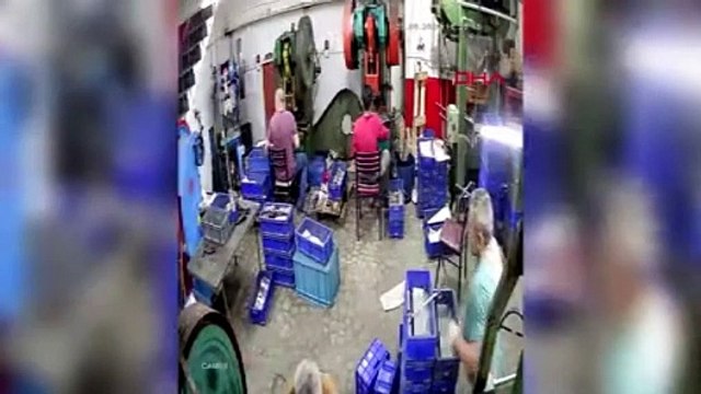 Bu nasıl arkadaş. Kulaklıkla müzik dinleyen iş arkadaşını vurdu