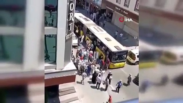 İETT otobüsü arızalandı. Vatandaşlar sıcakta yürümek zorunda kaldı