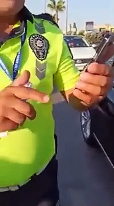 AKP milletvekilinin aracını durdurup kimlik soran polisler meslekten ihraç edildi. Bu bir kul hakkı yeme haberidir