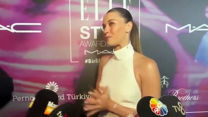 Afra Saraçoğlu'nu şoke eden eşcinsellik sorusu.  Röportaja anında son verdi
