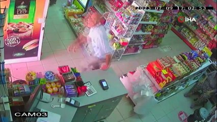 Sahilde hortum çıktı, tatilciler neye uğradığını şaşırdı