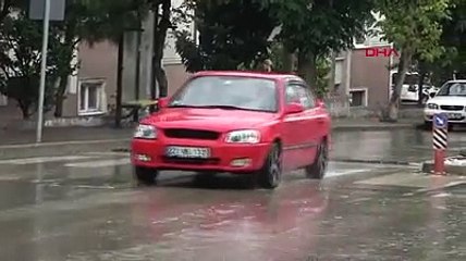 Sel suları koca şehri yıktı geçti. Hayati tehlike uyarısı