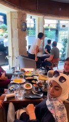 Suriye’de kadınlar matinesi eğlencesi. Hani savaş nerede