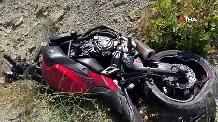 Motosikletiyle şarampole uçtu öldü